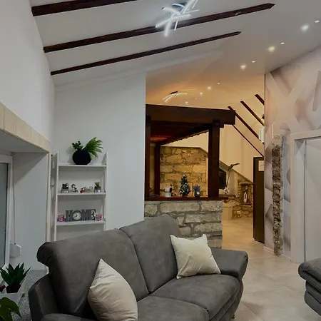 Kartal Centar * Bihać